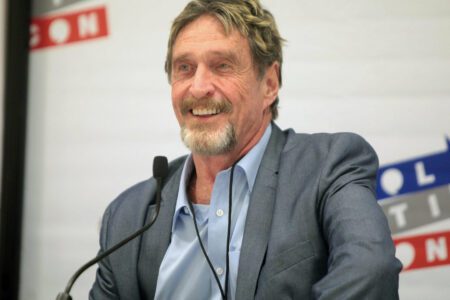 完美防禦？ John McAfee 提出為幣安網路安全進行協助