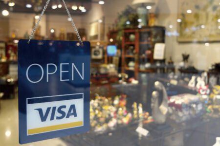 Visa推企業跨國即時支付，區塊鏈技術對接銀行