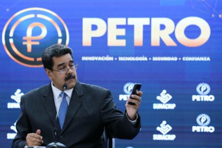 委內瑞拉總統馬杜洛將空投給合格公民 0.5 石油幣 (PTR)