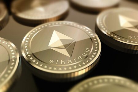 以太幣巨鯨逢低買進！8 月至今加倉超 4 萬顆，全數投入 PoS 質押