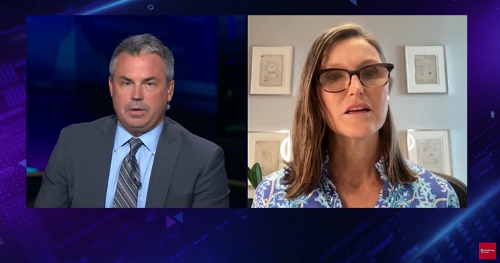 方舟投資「女股神」Cathie Wood 稱 SEC 的調查是其出售 Coinbase 股票的原因，確信美國經濟已陷入衰退