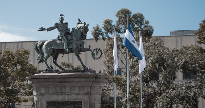 Vitalik Buterin:比特幣社群因薩爾瓦多採用比特幣而支持,卻忽視該國存在的問題