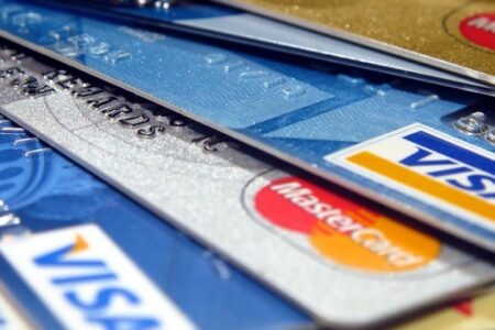 Visa、萬事達卡否認傳聞，重申仍計劃與加密貨幣公司合作