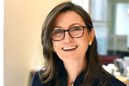 方舟投資創辦人 Cathie Wood：比特幣能對沖通膨和通縮，看好 AI 和比特幣的結合