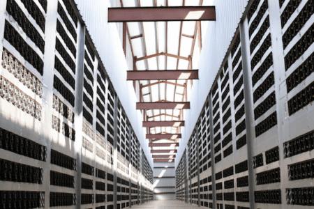 摩根大通：行情與減半影響比特幣礦業股營收，轉型 AI 業務也難補回