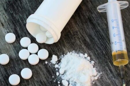 美國打擊芬太尼販運！25 個中國實體與個人遭制裁，仰賴加密貨幣支付毒資