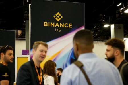 幣安美國為上架 USD1 穩定幣辯護，否認與川普赦免趙長鵬有關