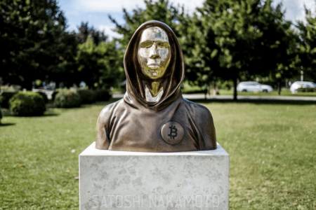 比特幣站上 12 萬美元！神秘創辦人中本聰，資產距離全球首富還有多遠？