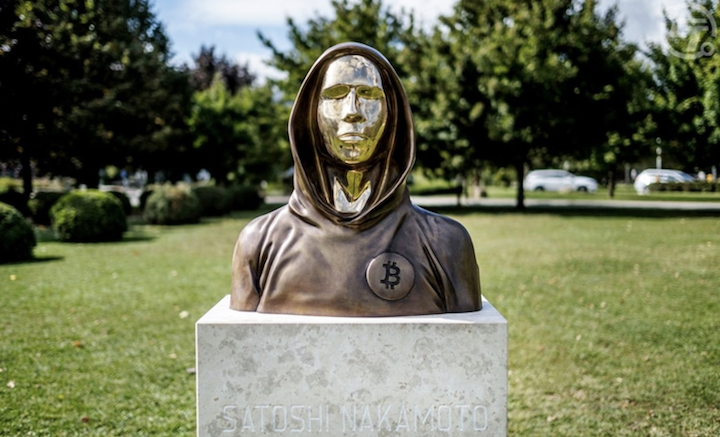 比特幣站上 12 萬美元!神秘創辦人中本聰,資產距離全球首富還有多遠?