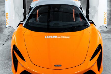 邁凱倫車隊與 OKX 聯合發布新加坡大獎賽獨家「Legend Reborn」塗裝，致敬 MP4 時代