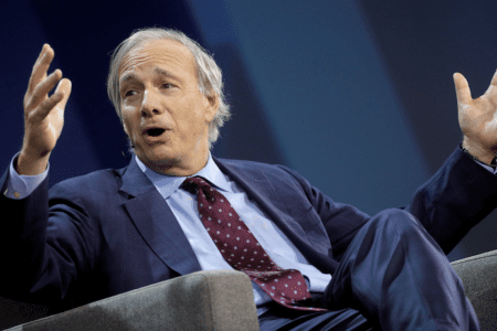 橋水基金創辦人示警：美國債務危機臨近，資金正湧向黃金與加密貨幣