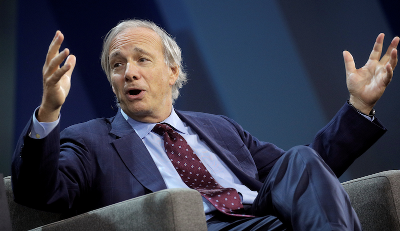 橋水基金創辦人示警:美國債務危機臨近,資金正湧向黃金與加密貨幣