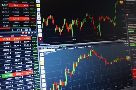 Glassnode 稱比特幣進入「橫盤消化期」：ETF 需求大幅降溫，跌破支撐恐下探 9.3 萬鎂