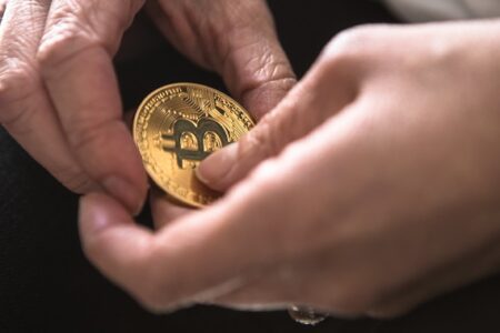 Galaxy Digital 再拋售 3,700 BTC、又一隻 14 年遠古巨鯨出貨！比特幣進入換手高峰？