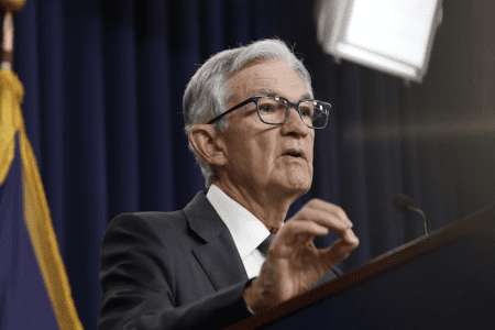 鮑威爾放鷹！12 月降息「絕非板上釘釘」，市場過度樂觀恐落空