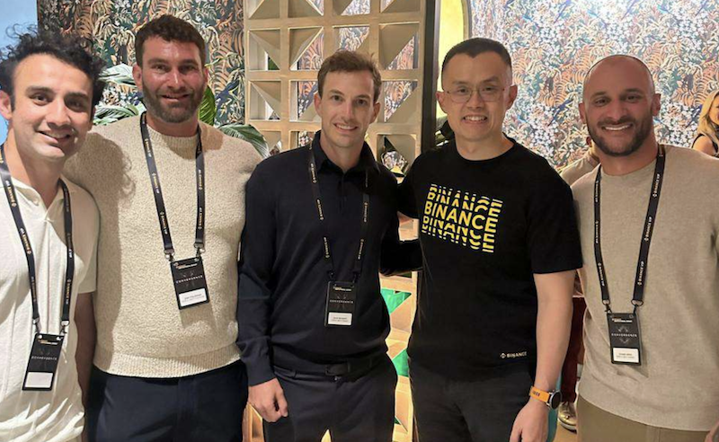 WLFI 穩定幣 USD1 成阿布達比 20 億鎂幣安投資媒介，與川普深度綁定引爆政壇爭議