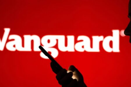 罵最兇卻買最多？批評比特幣不成熟的先鋒集團，如今卻成微策略最大股東