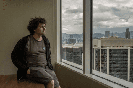 最成功的 AI 投資人，正在大洋彼岸「踩縫紉機」